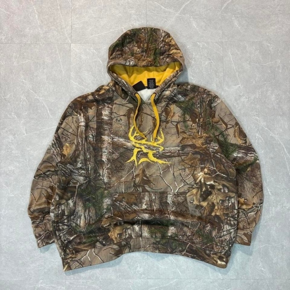 Realtree camo hoodie with yellow accents #camo